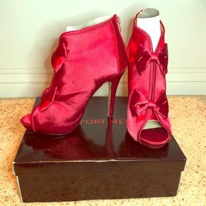 Red stilettos with bows - Newport News, new